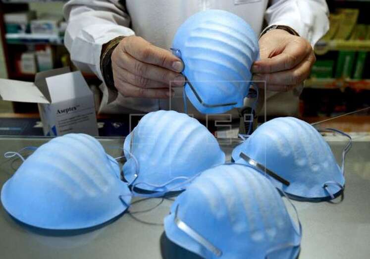 Imagen de mascarillas listas para la venta (Foto EFE / Julián Martín)